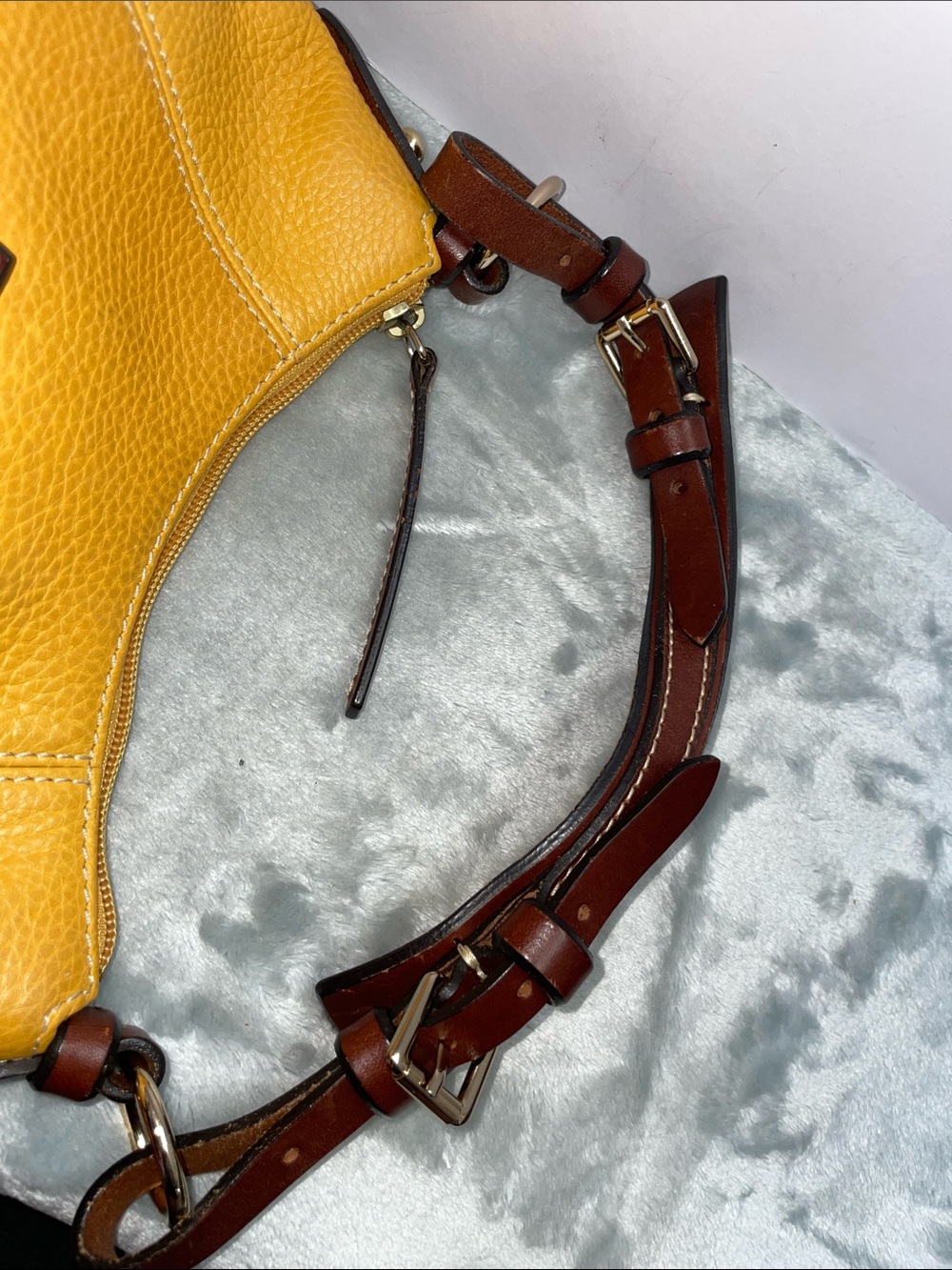 Dooney & Bourke E/W Hobo - Picture 5 of 17